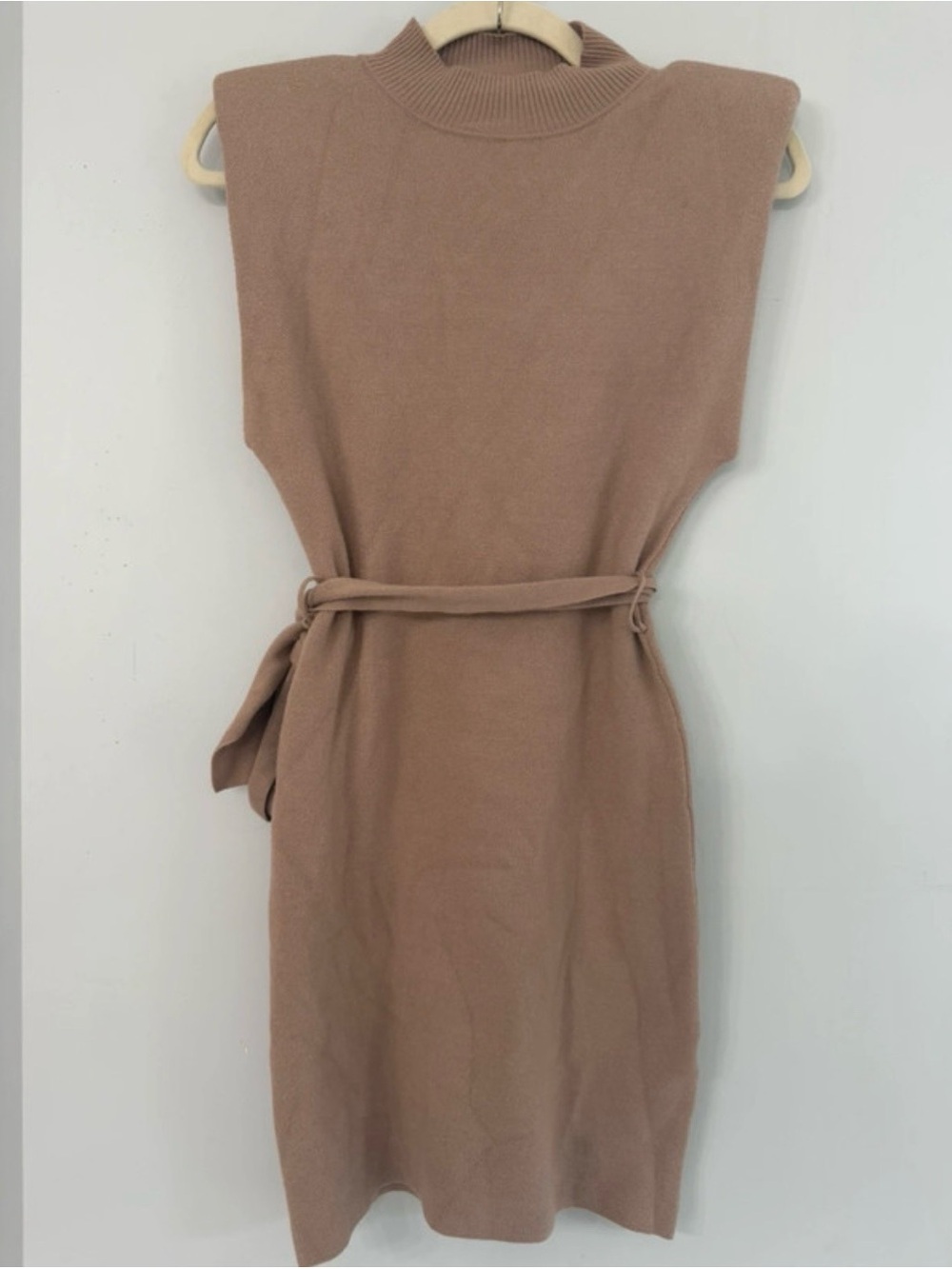 Sleeveless Knit Belted Dress with shoulder pads XS